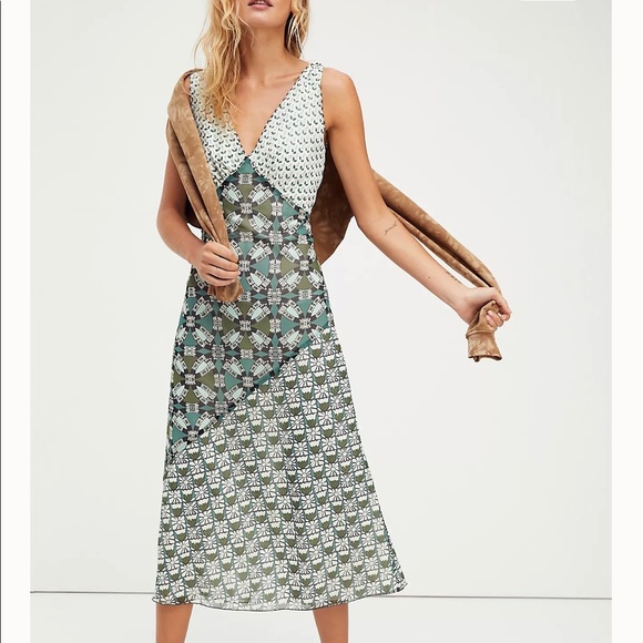 Anna Sui Dresses & Skirts - Anna Sui for Free People Blooming Buds printed midi dress 👗